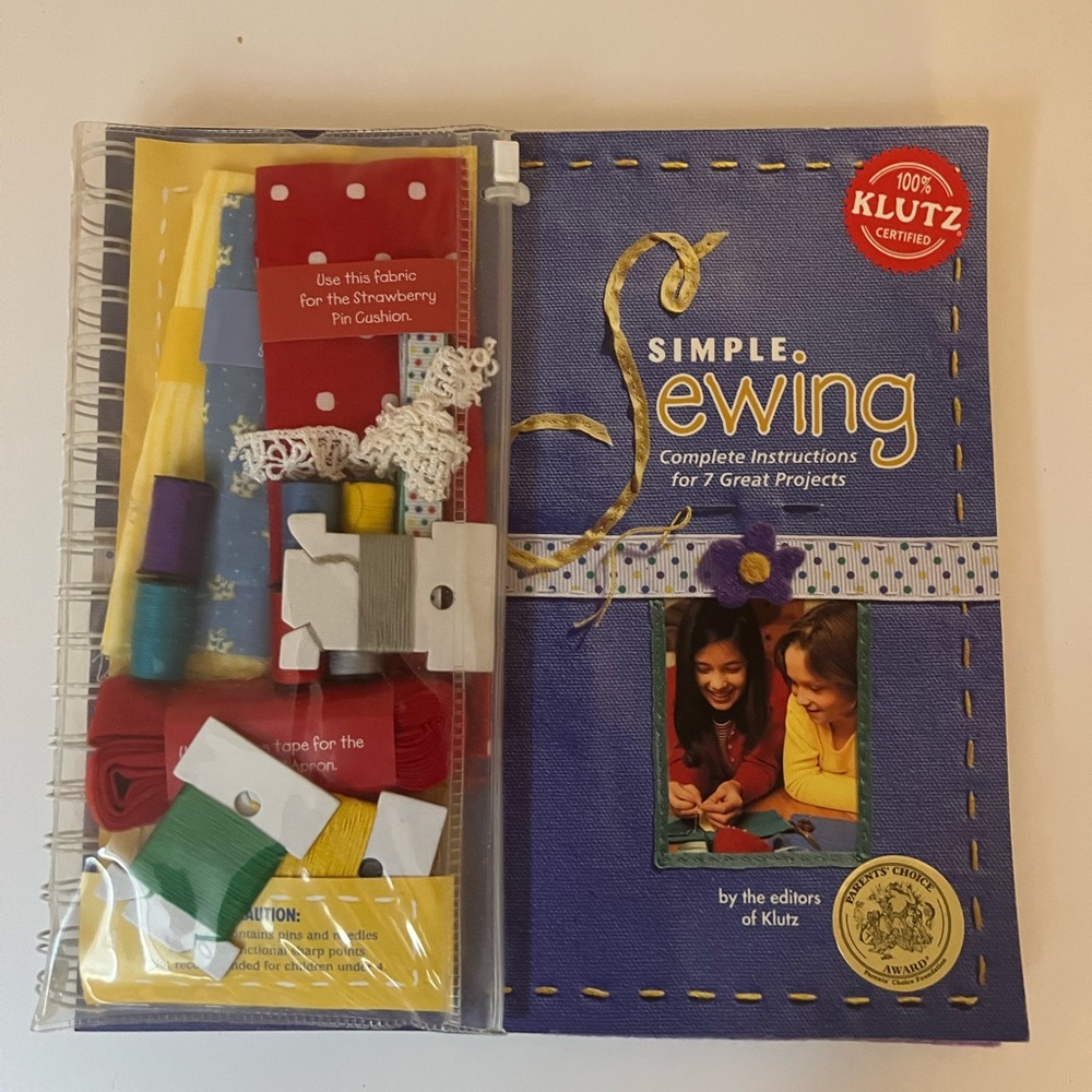 Klutz Simple Sewing Kit - Multicolor